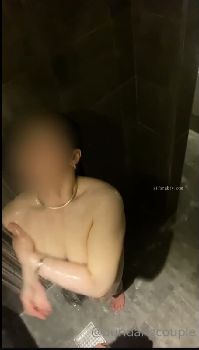MDBK-297 通学電車で敏感乳首痴漢 恥ずかしくて声も出せない状況で溢れ出す愛液を止められない気弱な敏感娘